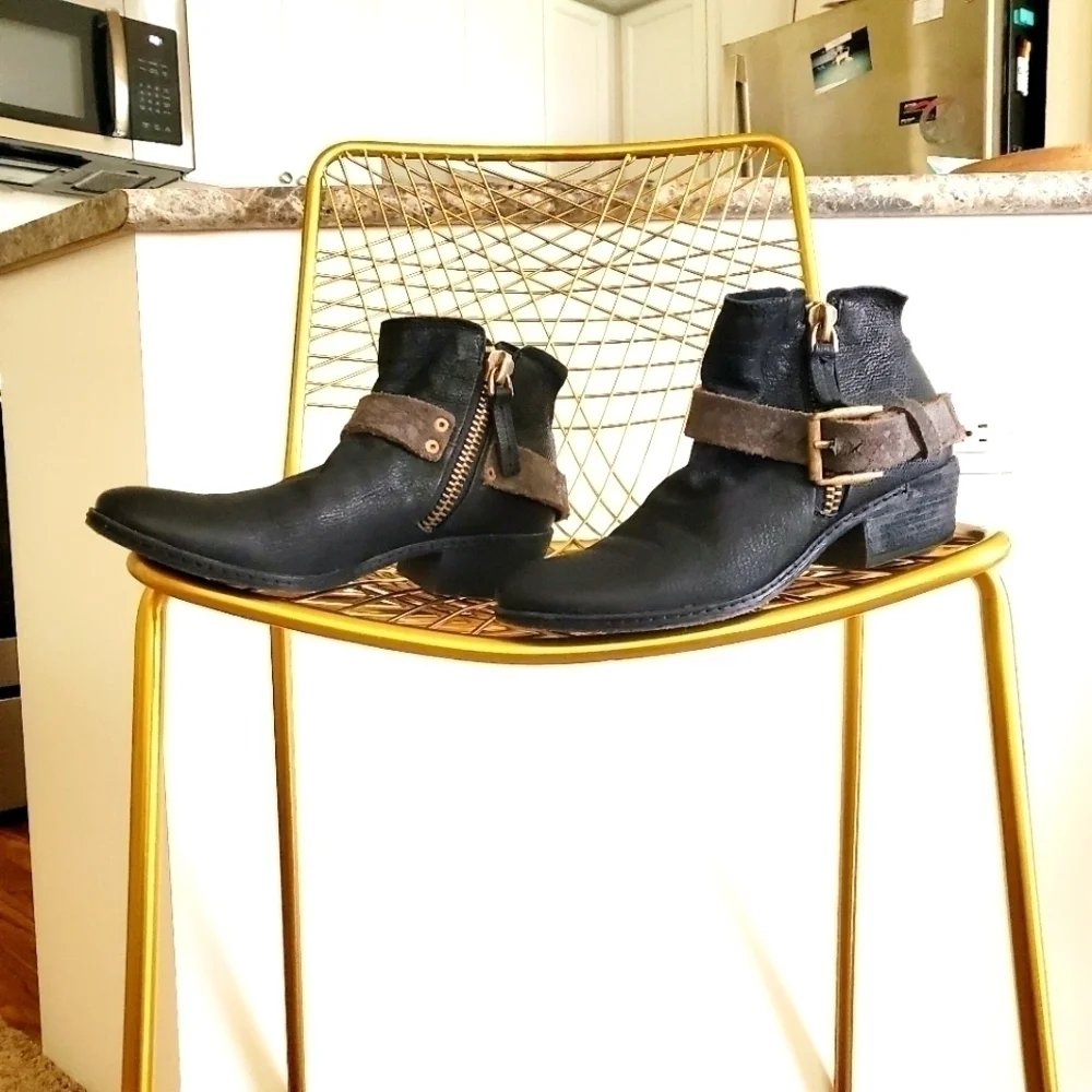 Dolce Vita | Leather Buckle Ankle Boot
